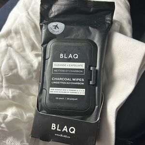 5️⃣ BLAQ CHARCOAL WIPES